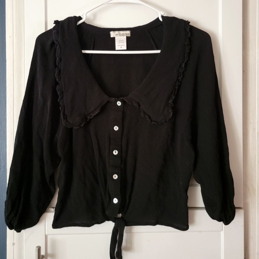 Women black button up crop top